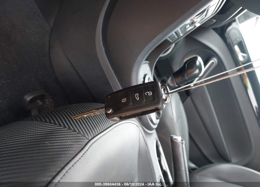 2013 VOLKSWAGEN BEETLE 2.5L VIN: 3VW5X7AT6DM815290