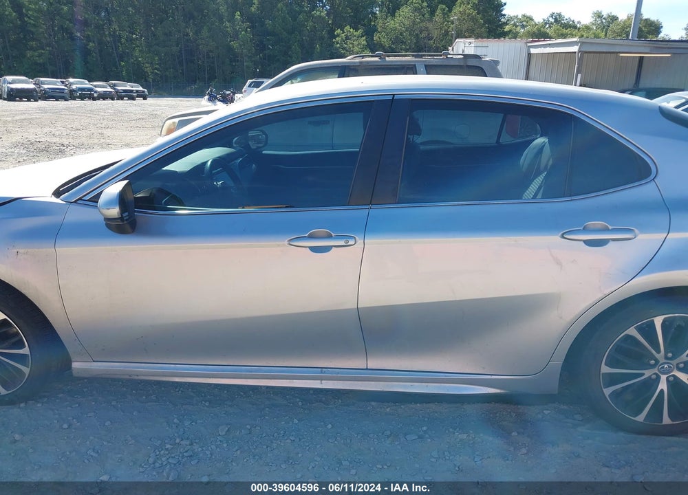 2018 TOYOTA CAMRY SE VIN: 4T1B11HK5JU645654