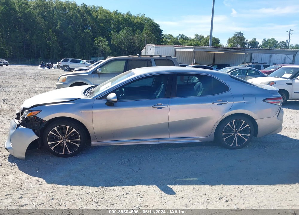 2018 TOYOTA CAMRY SE VIN: 4T1B11HK5JU645654