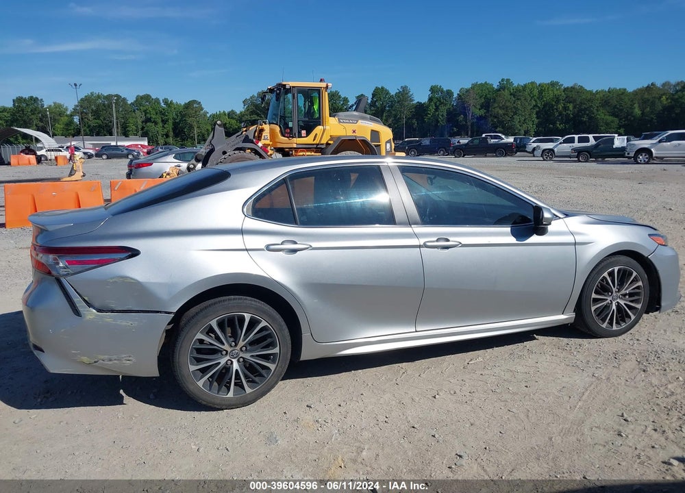 2018 TOYOTA CAMRY SE VIN: 4T1B11HK5JU645654