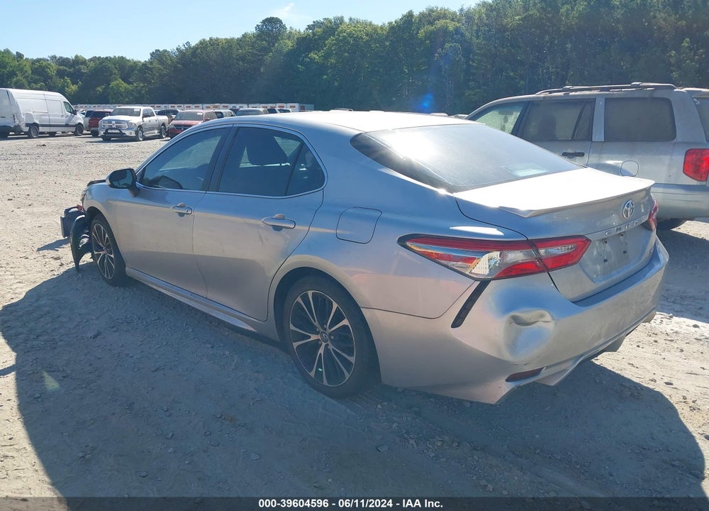2018 TOYOTA CAMRY SE VIN: 4T1B11HK5JU645654
