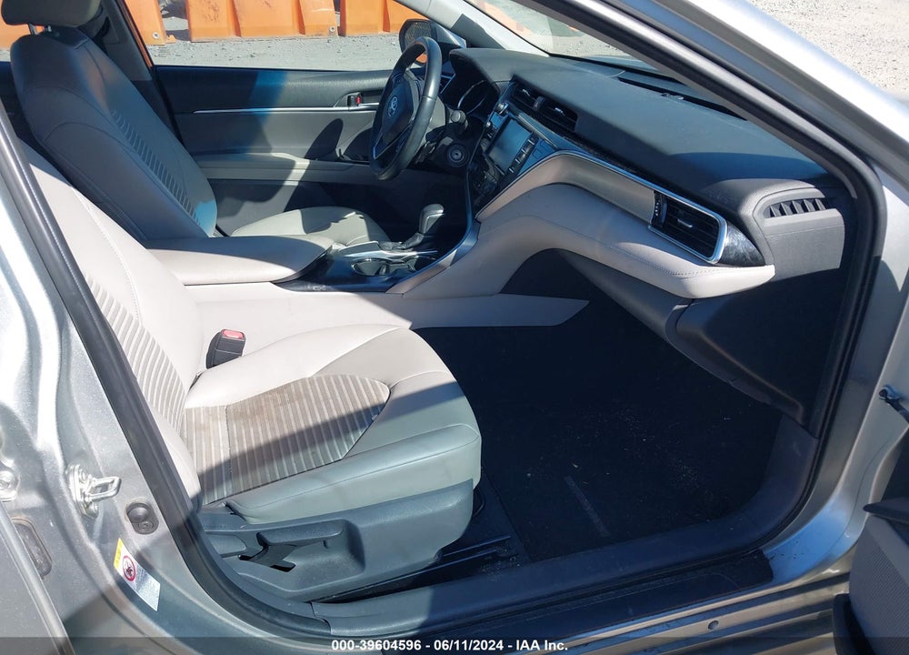2018 TOYOTA CAMRY SE VIN: 4T1B11HK5JU645654