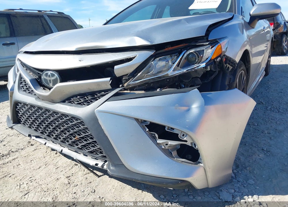2018 TOYOTA CAMRY SE VIN: 4T1B11HK5JU645654