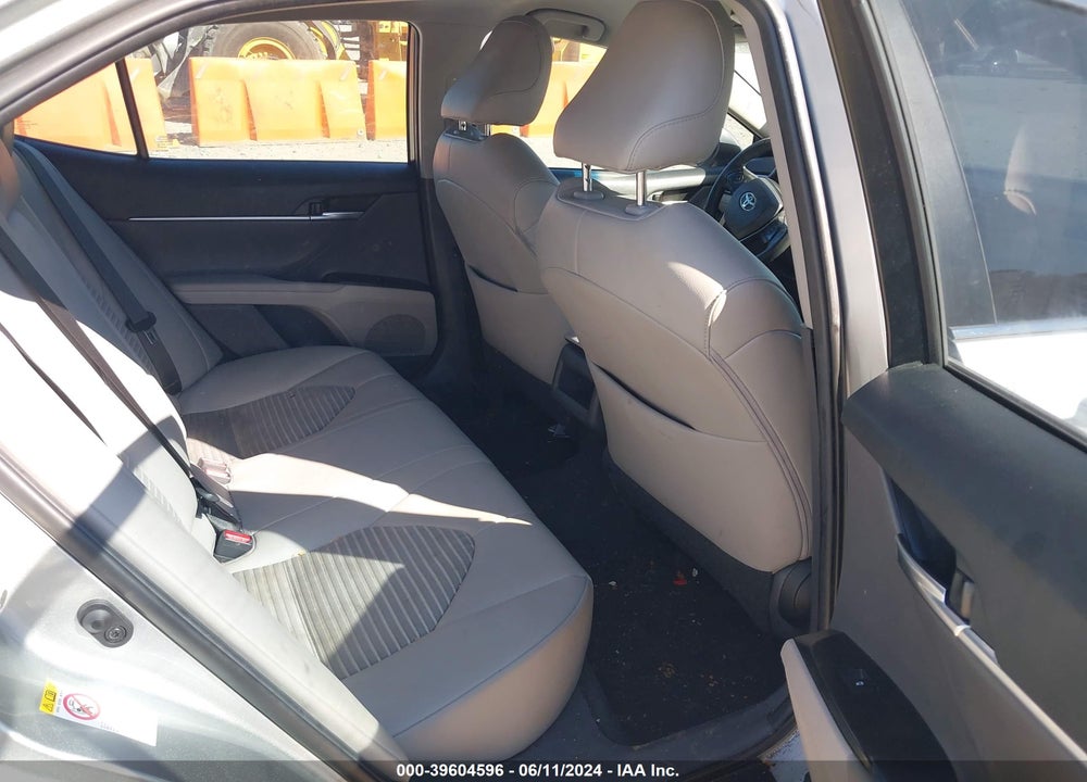 2018 TOYOTA CAMRY SE VIN: 4T1B11HK5JU645654