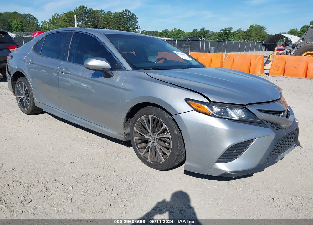 2018 TOYOTA CAMRY SE VIN: 4T1B11HK5JU645654