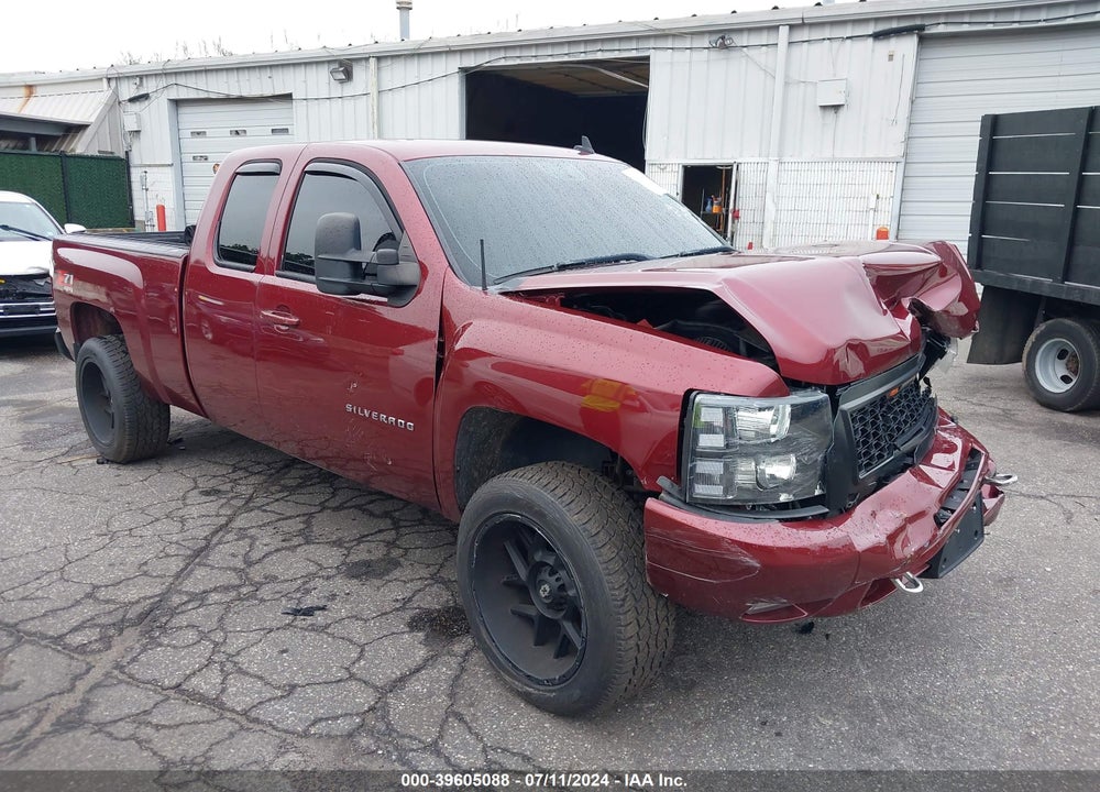 2013 CHEVROLET SILVERADO 1500 LT VIN: 1GCRKSE74DZ102437
