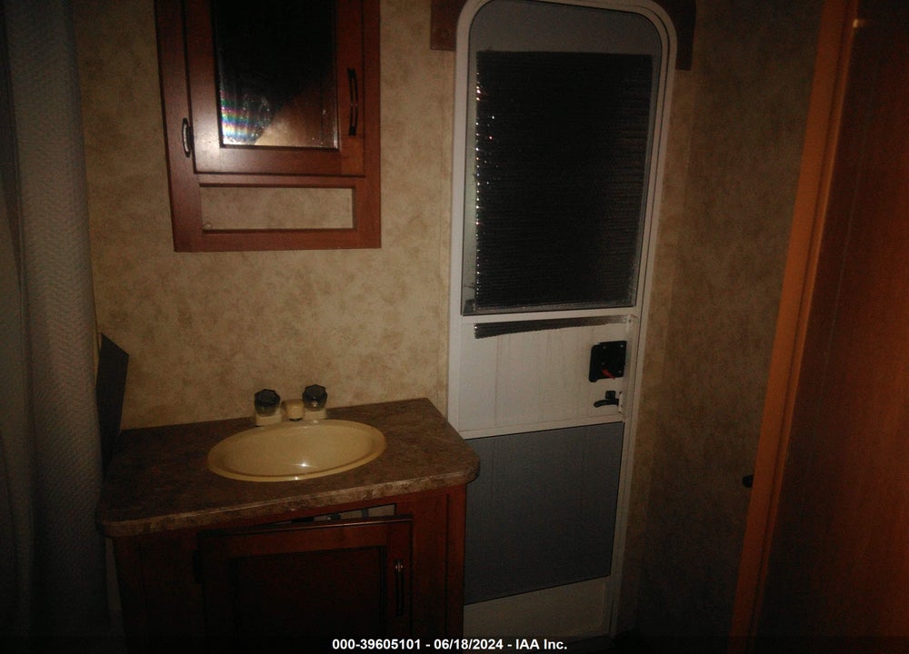 2011 KEYSTONE NA VIN: 4YDT31B26BD421920