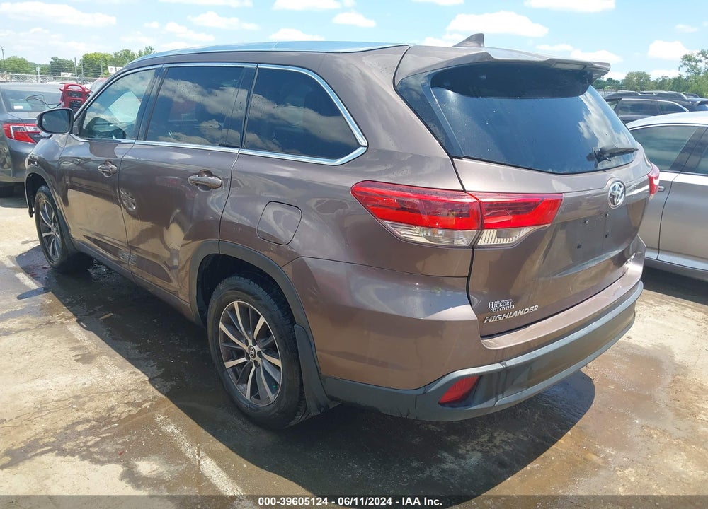2017 TOYOTA HIGHLANDER XLE VIN: 5TDJZRFH9HS434597