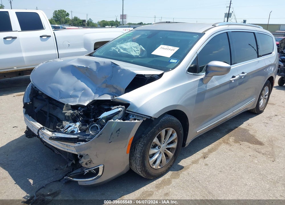 2018 CHRYSLER PACIFICA TOURING L VIN: 2C4RC1BG5JR210714