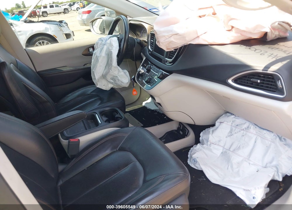 2018 CHRYSLER PACIFICA TOURING L VIN: 2C4RC1BG5JR210714