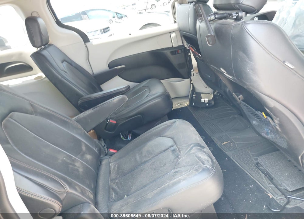 2018 CHRYSLER PACIFICA TOURING L VIN: 2C4RC1BG5JR210714