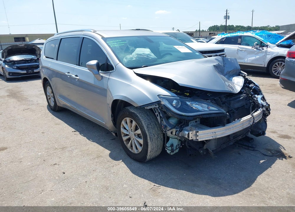 2018 CHRYSLER PACIFICA TOURING L VIN: 2C4RC1BG5JR210714