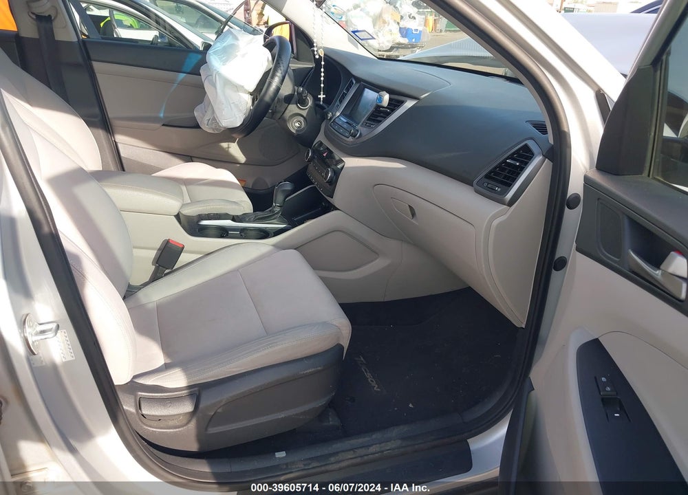 2018 HYUNDAI TUCSON SEL VIN: KM8J33A45JU677257