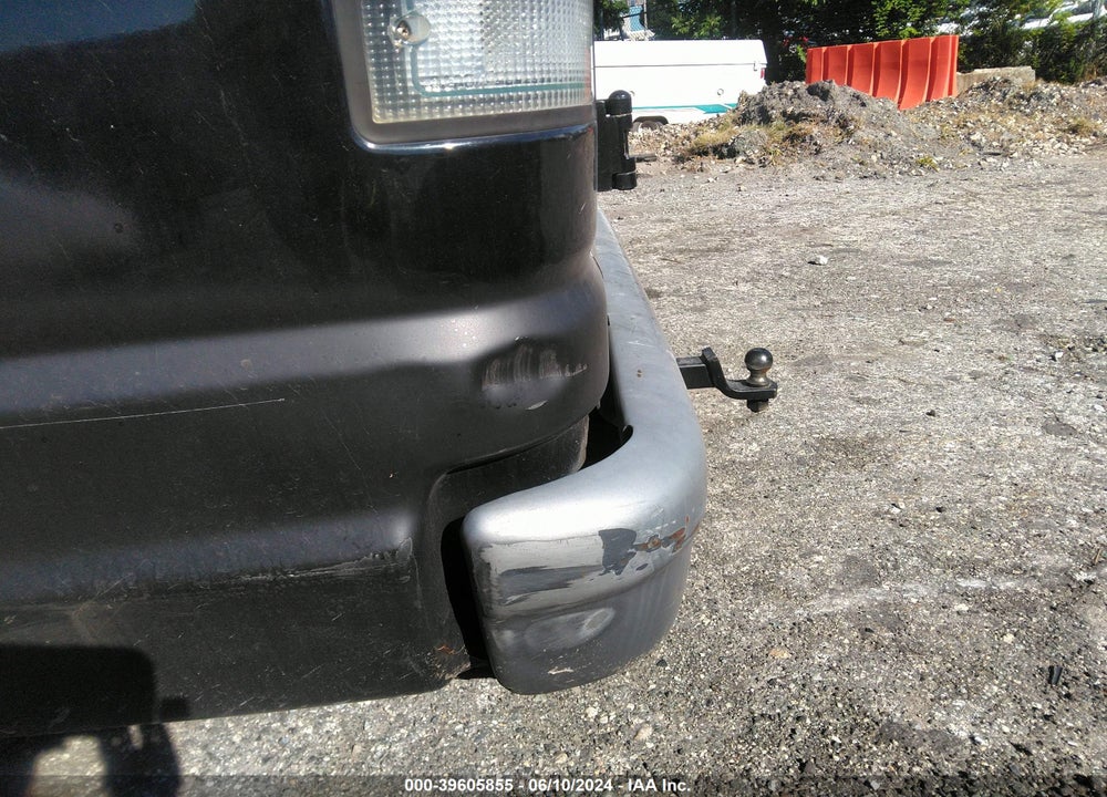 2000 FORD E-350 SUPER DUTY VIN: 1FTSE34L8YHA41070