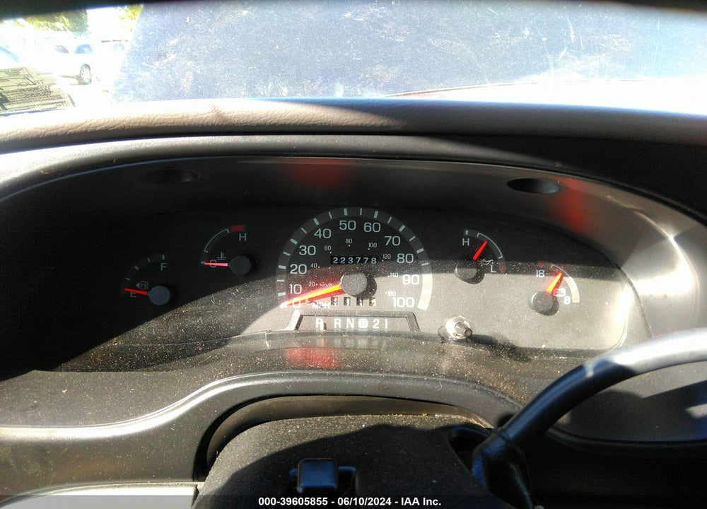 2000 FORD E-350 SUPER DUTY VIN: 1FTSE34L8YHA41070