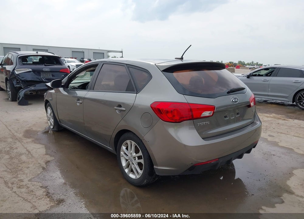 2011 KIA FORTE VIN: KNAFU5A24B5383570