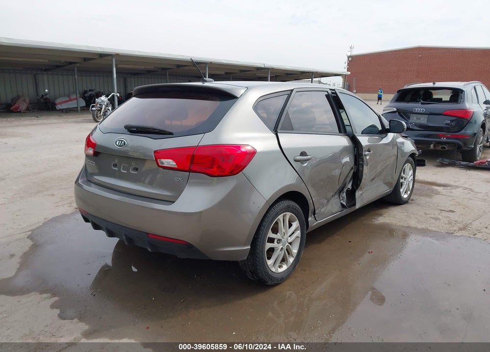 2011 KIA FORTE VIN: KNAFU5A24B5383570