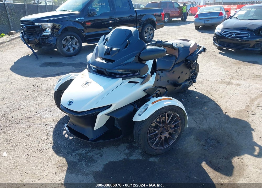 2024 CAN-AM SPYDER ROADSTER RT/RT LIMITED VIN: 2BXNBDD27RV003913