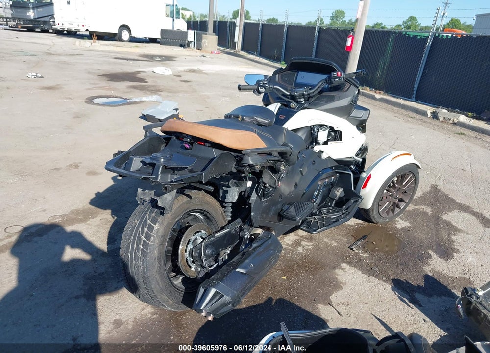 2024 CAN-AM SPYDER ROADSTER RT/RT LIMITED VIN: 2BXNBDD27RV003913