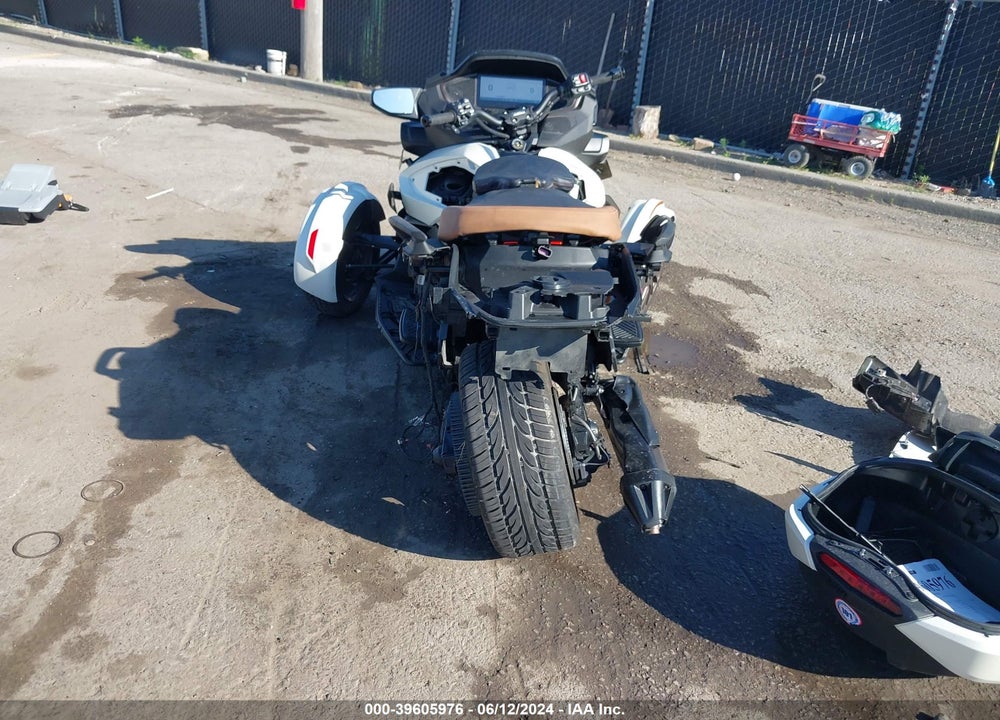 2024 CAN-AM SPYDER ROADSTER RT/RT LIMITED VIN: 2BXNBDD27RV003913