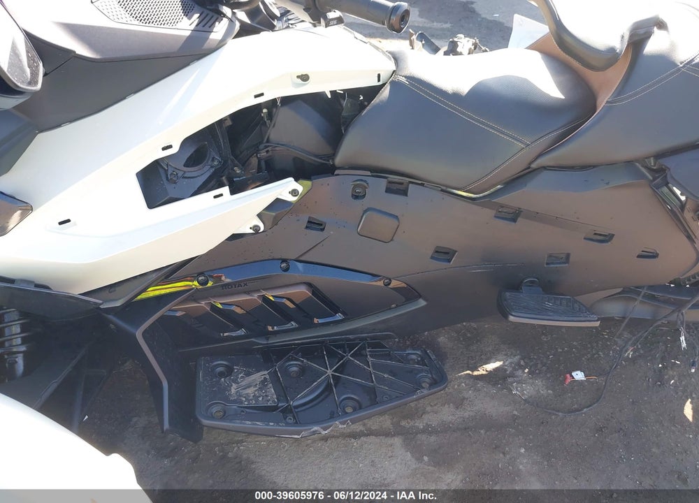2024 CAN-AM SPYDER ROADSTER RT/RT LIMITED VIN: 2BXNBDD27RV003913