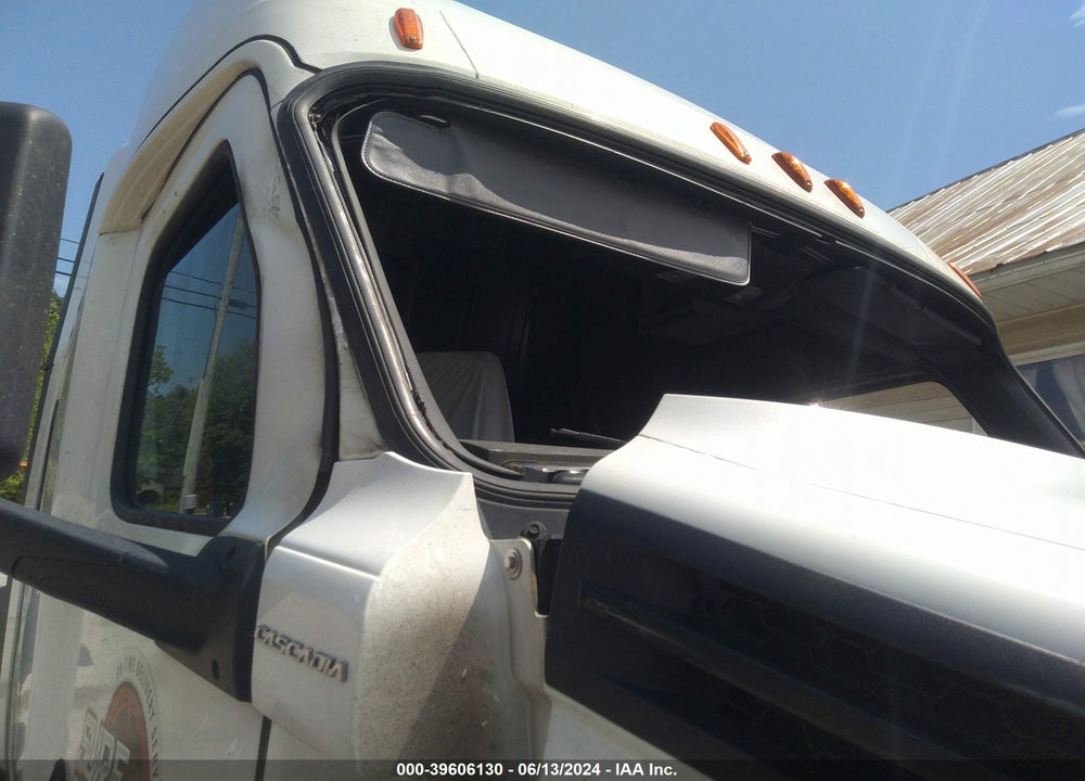 2018 FREIGHTLINER NEW CASCADIA 126 VIN: 3AKJHHDR4JSKB6379