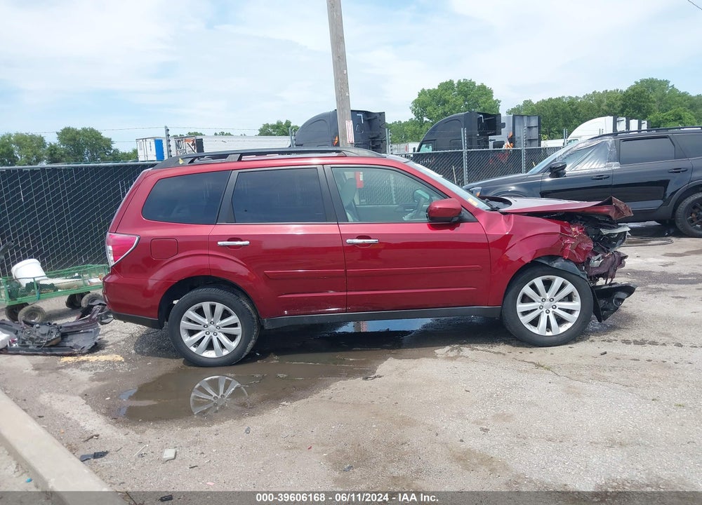 2013 SUBARU FORESTER 2.5X PREMIUM VIN: JF2SHADC1DH424680
