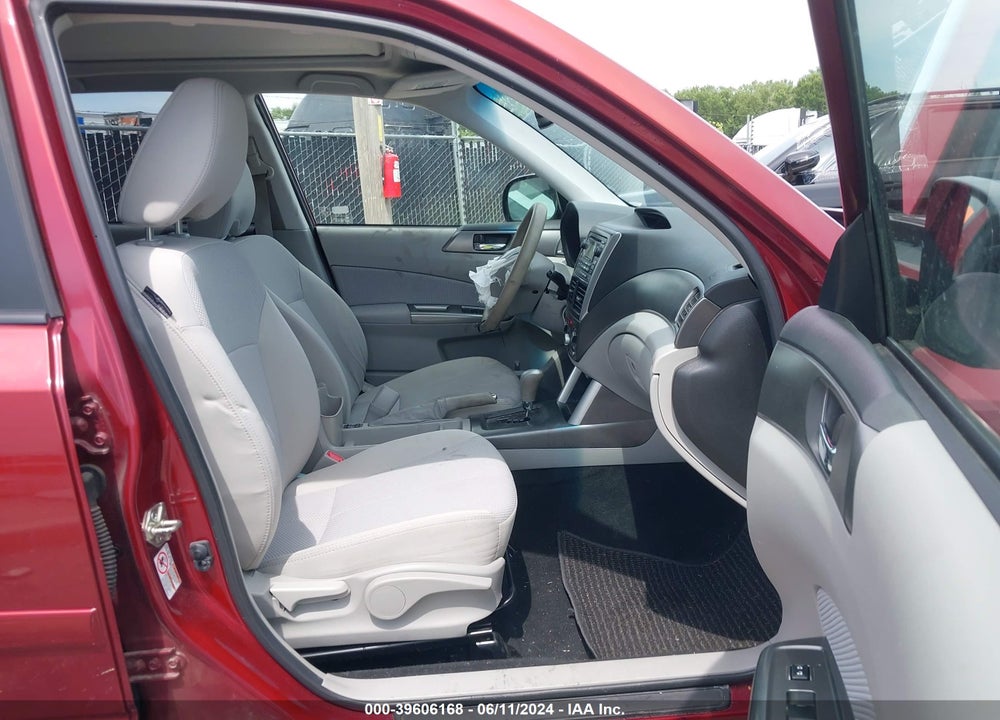 2013 SUBARU FORESTER 2.5X PREMIUM VIN: JF2SHADC1DH424680