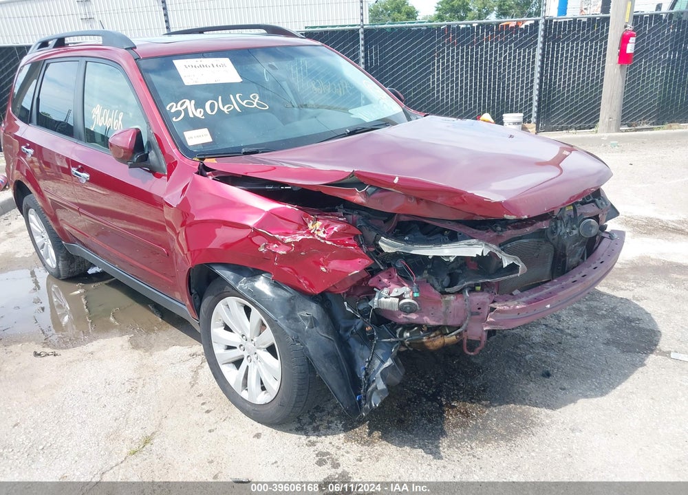 2013 SUBARU FORESTER 2.5X PREMIUM VIN: JF2SHADC1DH424680