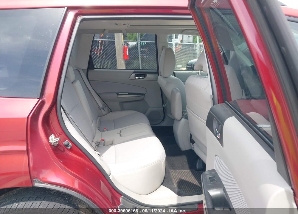 2013 SUBARU FORESTER 2.5X PREMIUM VIN: JF2SHADC1DH424680