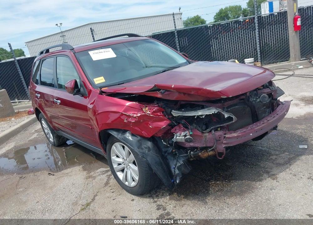 2013 SUBARU FORESTER 2.5X PREMIUM VIN: JF2SHADC1DH424680