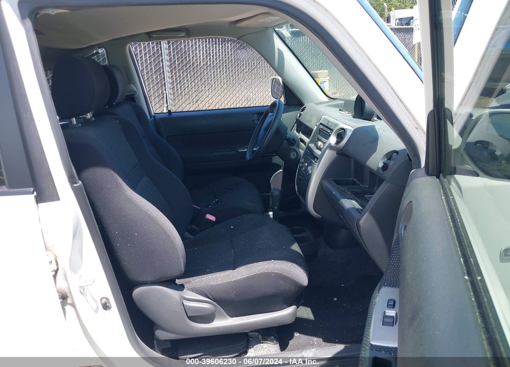 2006 SCION XB VIN: JTLKT324364049670