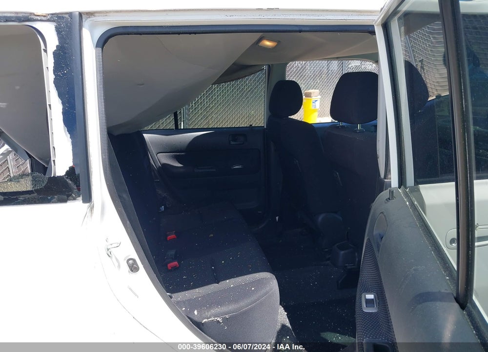 2006 SCION XB VIN: JTLKT324364049670