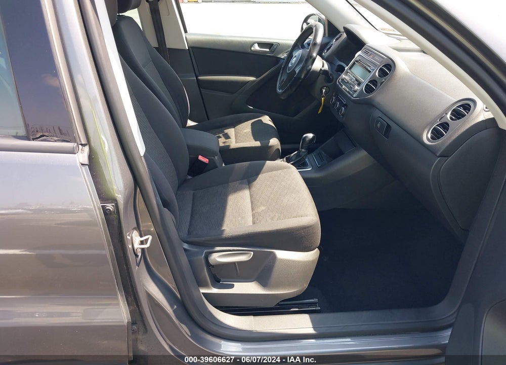 2012 VOLKSWAGEN TIGUAN S VIN: WVGAV7AX8CW004434