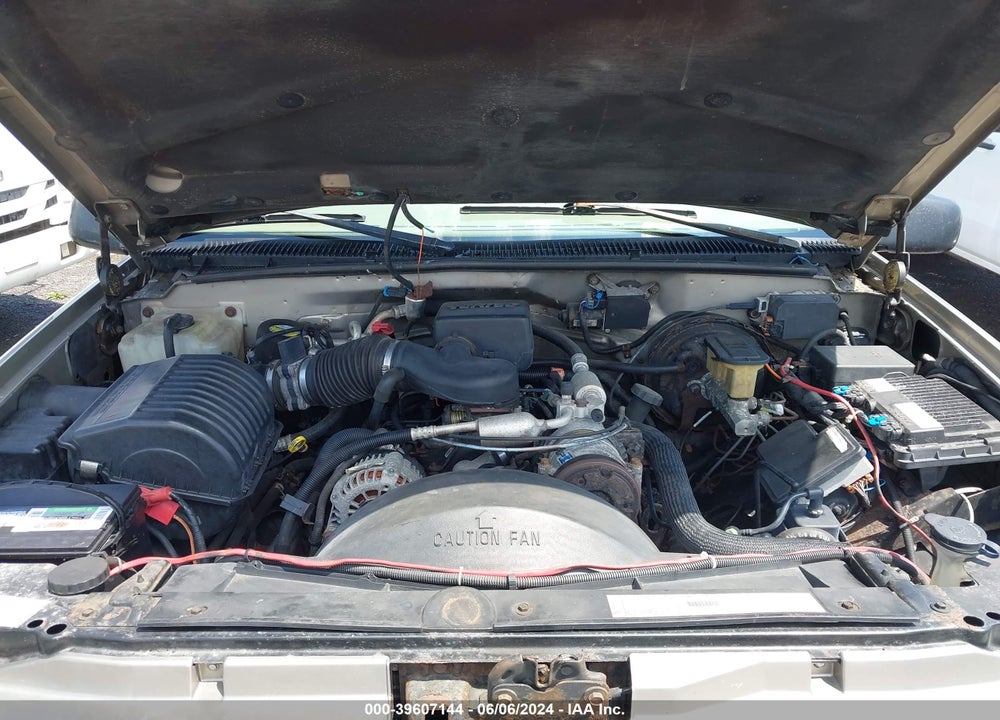 2000 CHEVROLET TAHOE VIN: 1GNEK13R9YR145701