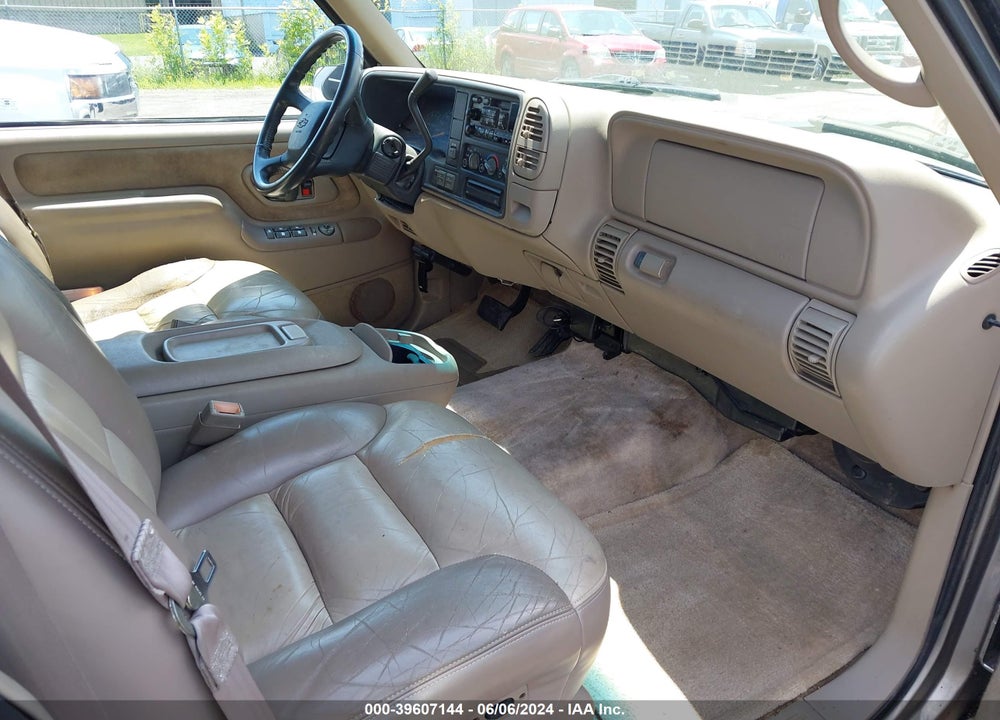 2000 CHEVROLET TAHOE VIN: 1GNEK13R9YR145701