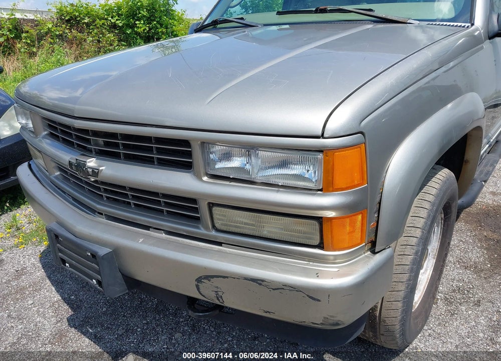2000 CHEVROLET TAHOE VIN: 1GNEK13R9YR145701