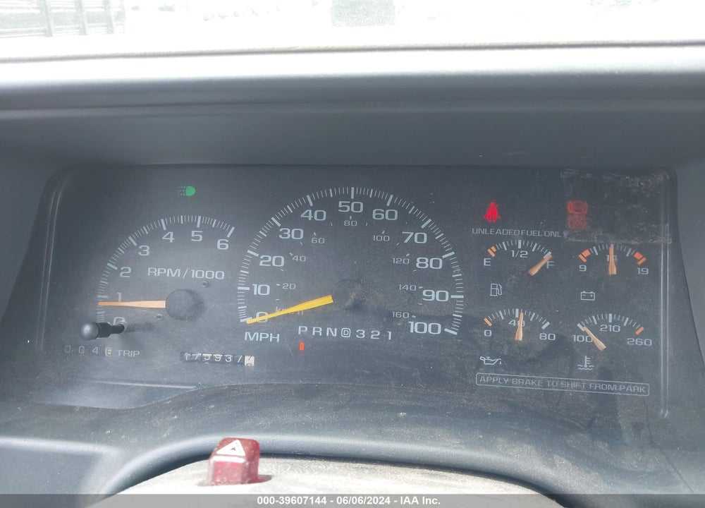 2000 CHEVROLET TAHOE VIN: 1GNEK13R9YR145701