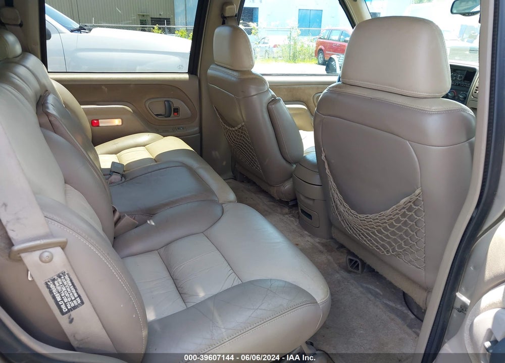 2000 CHEVROLET TAHOE VIN: 1GNEK13R9YR145701