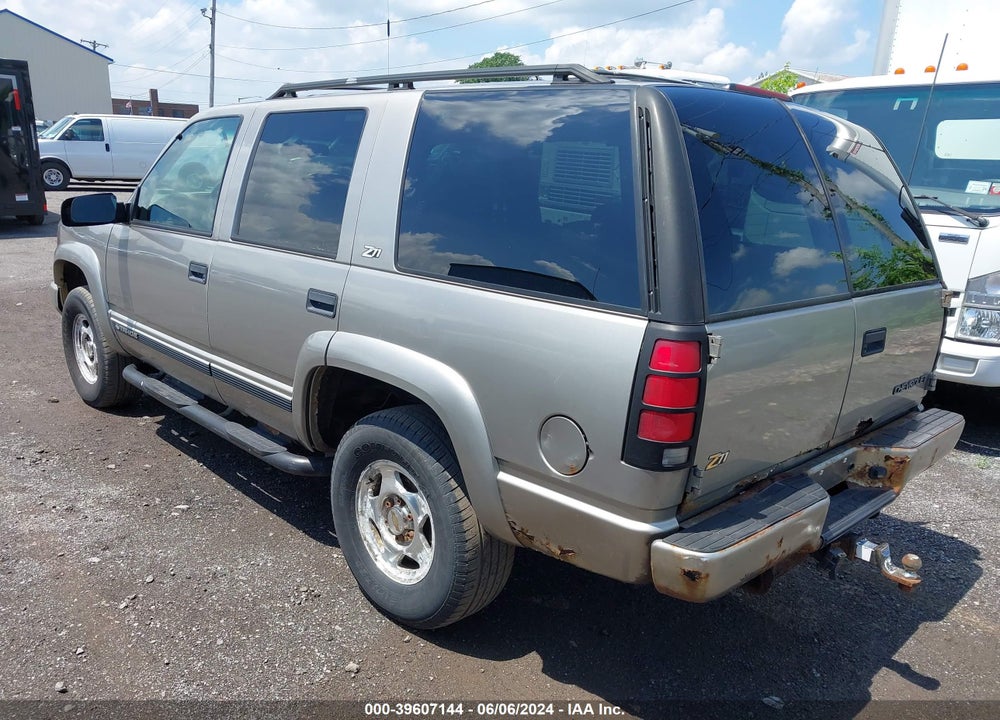 2000 CHEVROLET TAHOE VIN: 1GNEK13R9YR145701