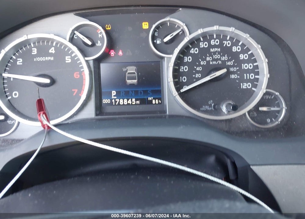 2016 TOYOTA TUNDRA SR5 5.7L V8 VIN: 5TFEW5F1XGX203447