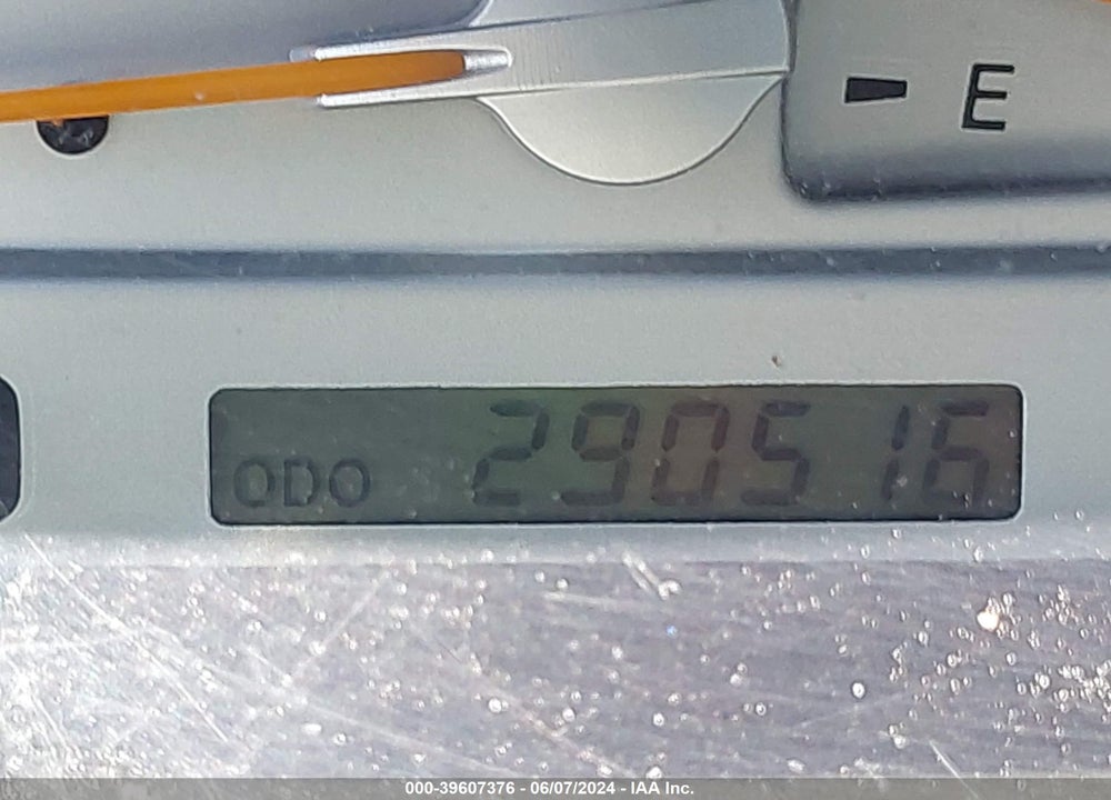 2004 TOYOTA CAMRY SE VIN: 4T1BE32K54U275593