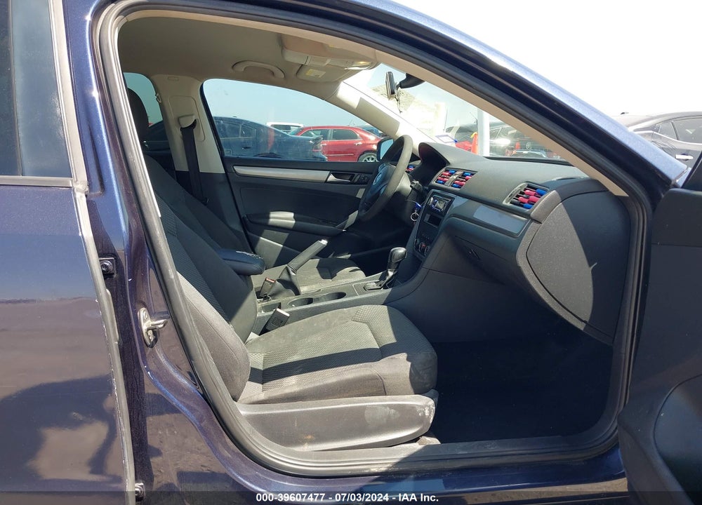 2013 VOLKSWAGEN PASSAT VIN: 1VWAP7A33DC140398