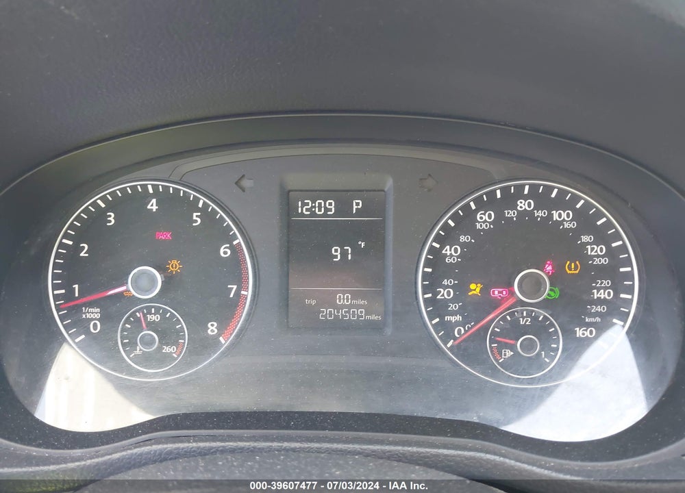 2013 VOLKSWAGEN PASSAT VIN: 1VWAP7A33DC140398