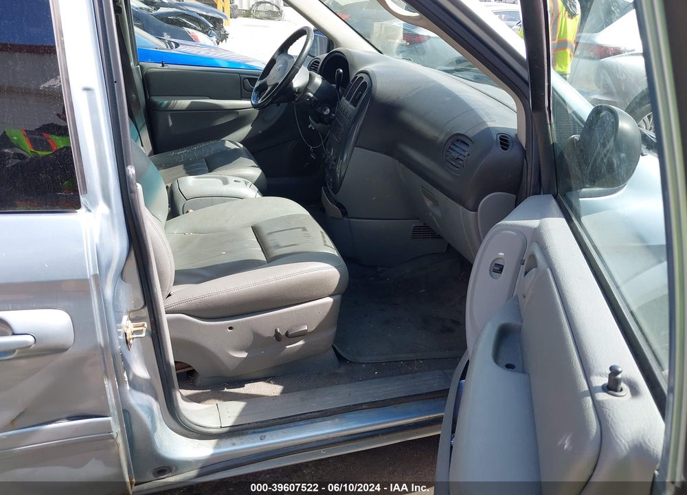 2005 DODGE GRAND CARAVAN SXT VIN: 2D4GP44L85R574027