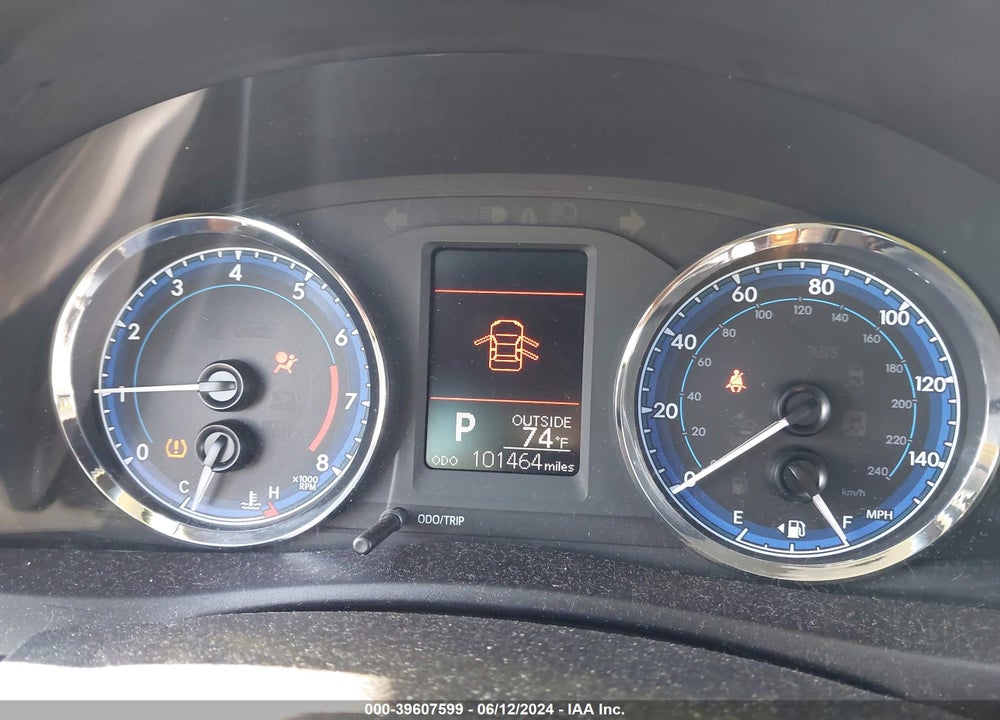 2018 TOYOTA COROLLA LE VIN: 5YFBURHE4JP753541