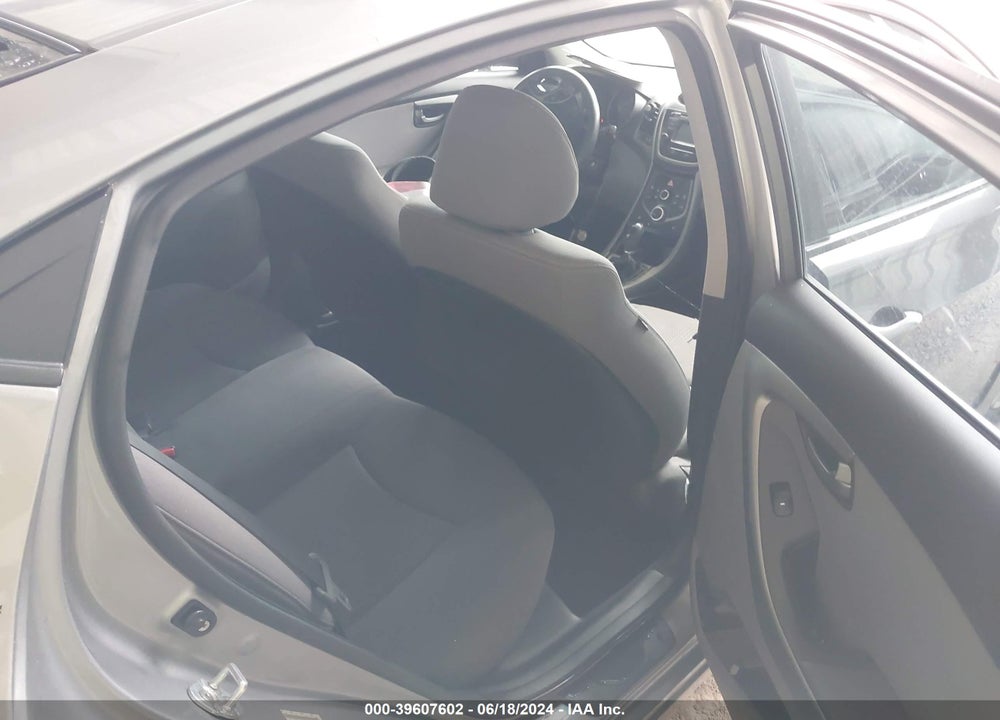 2014 HYUNDAI ELANTRA SE VIN: KMHDH4AE2EU131227