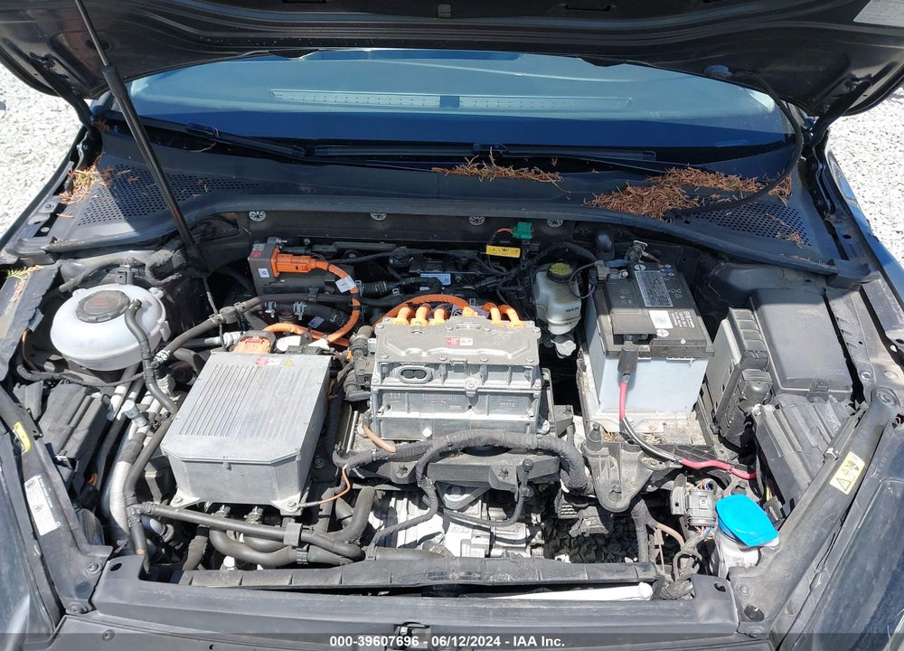 2019 VOLKSWAGEN E-GOLF SEL PREMIUM VIN: WVWPR7AU5KW913643