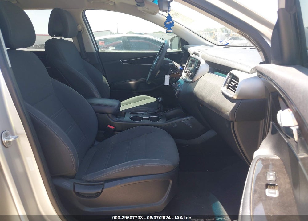 2016 KIA SORENTO 2.4L L VIN: 5XYPG4A3XGG118975