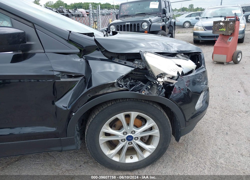 2017 FORD ESCAPE SE VIN: 1FMCU0GD8HUD83244